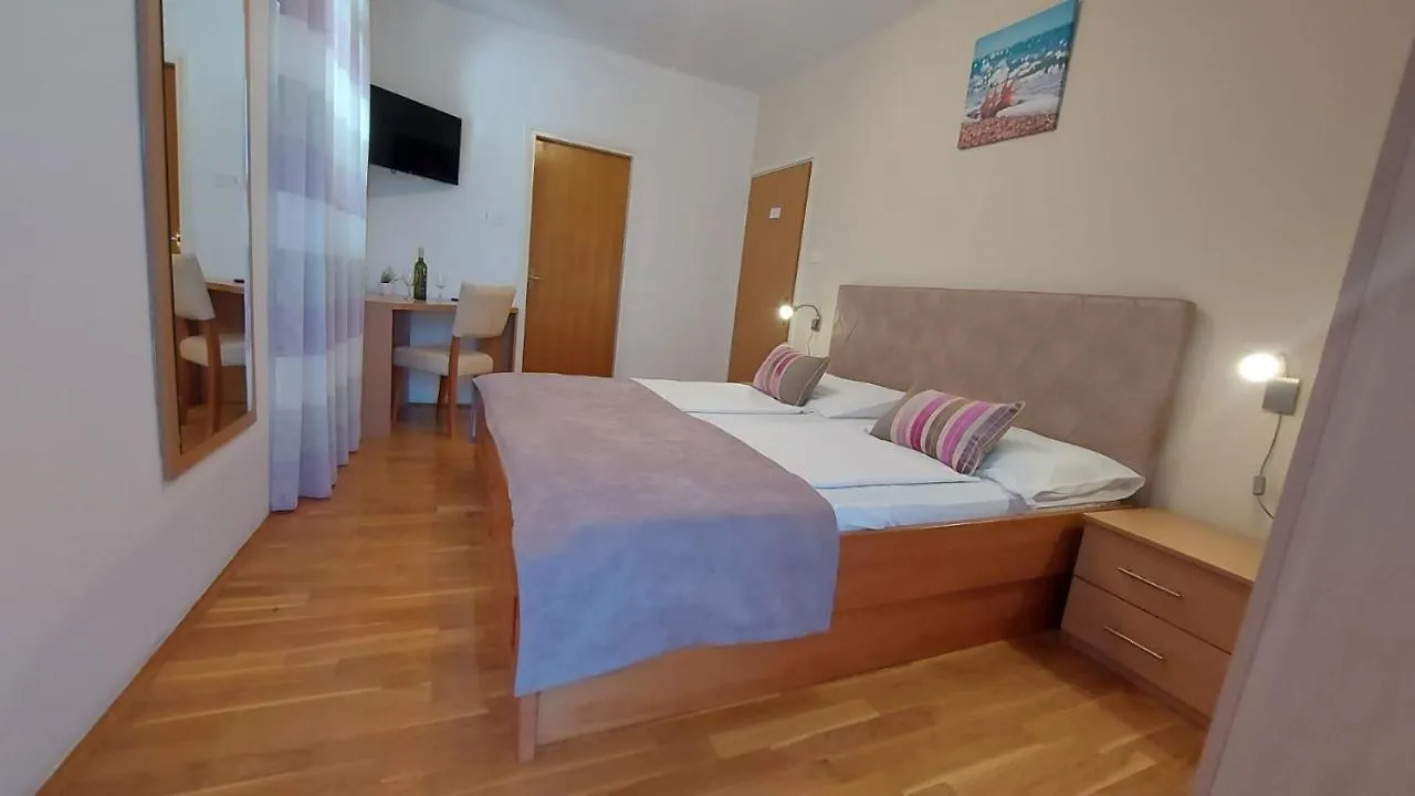 Guest House Tom Malinska Bed & Breakfast